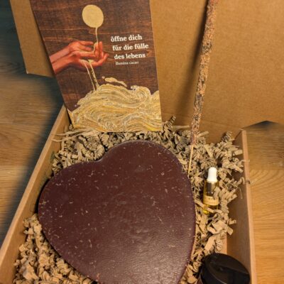 Self Care Set mit Chuncho Cacao, Räucherwerk, Cacao Bodylotion und Cacao essentiellem Öl